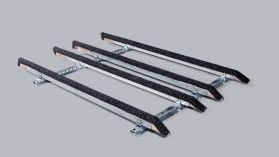 Sett for transport av to små vannscootere på tilhenger