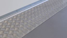 Dørkplateprofiler, Aluminium